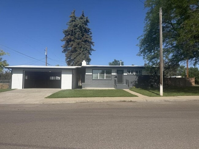 Foto del edificio - 200 Smelter Ave NW