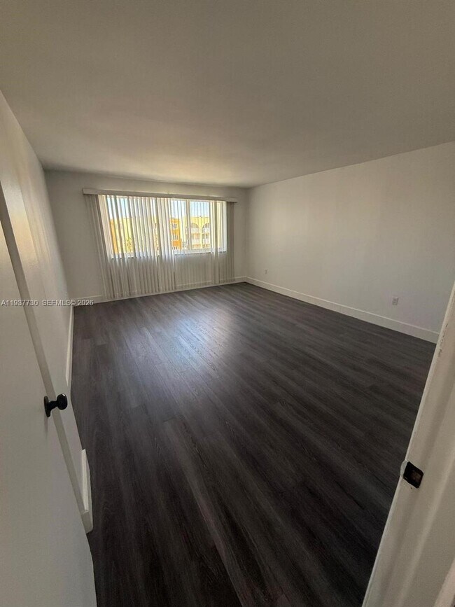 Foto del edificio - 6960 Miami Gardens Dr