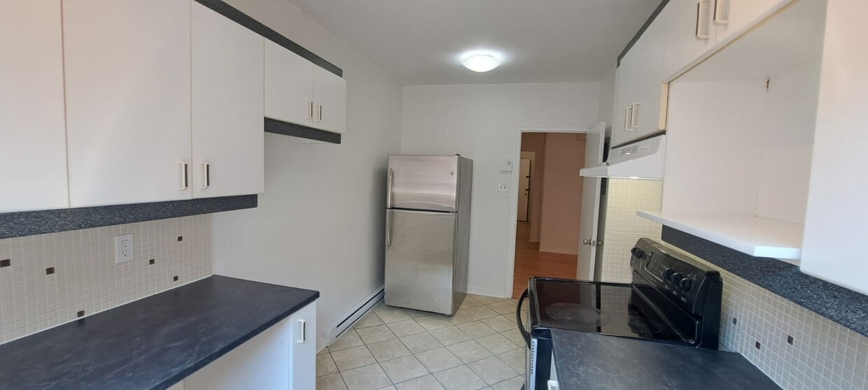Building Photo - 4820 Av Plamondon