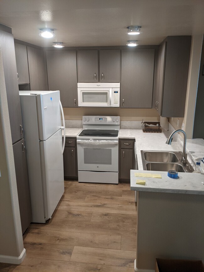 Kitchen - 580 Camino De La Reina
