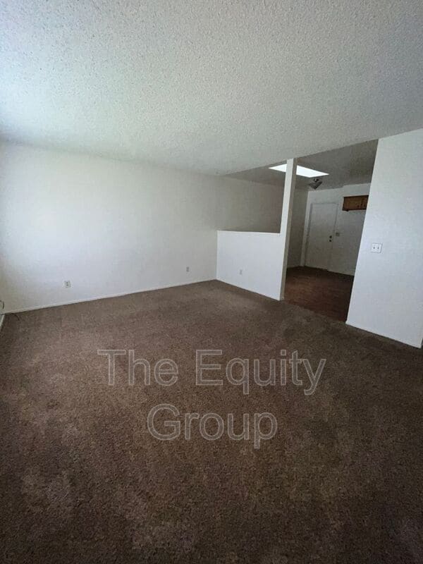 Building Photo - 1098 N Freedom St
