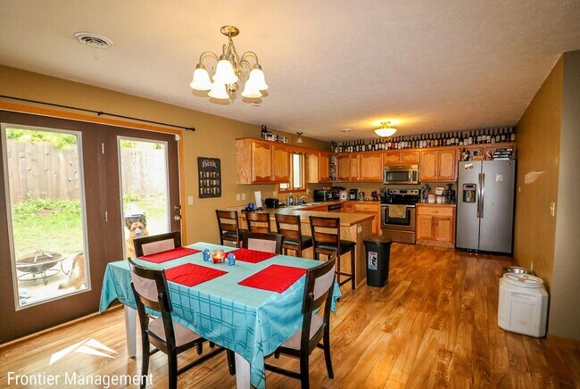Foto del edificio - Beautiful 3 bedroom home just minutes from...