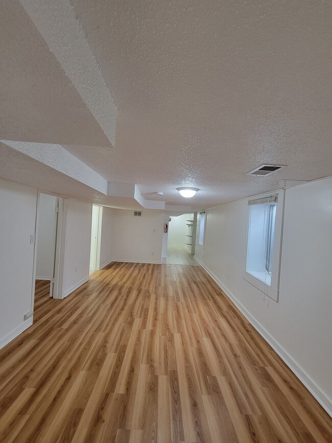 Building Photo - 326 1st Ave S
