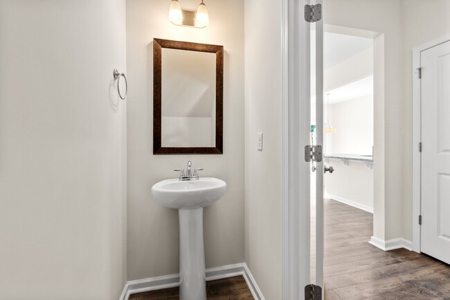 Foto del edificio - 3 BR, 2.5 BA Townhome, 6-12 month lease av...