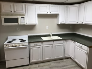 Building Photo - 351 Chicago Rd