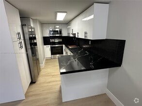 Building Photo - 10090 NW 80th Ct