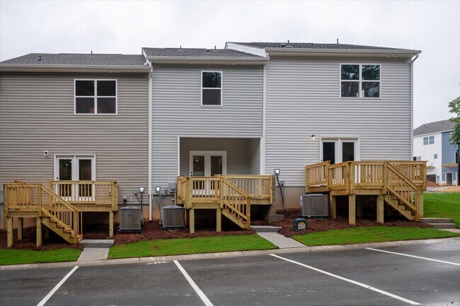 Building Photo - 1322 Principal Featherstone Ave
