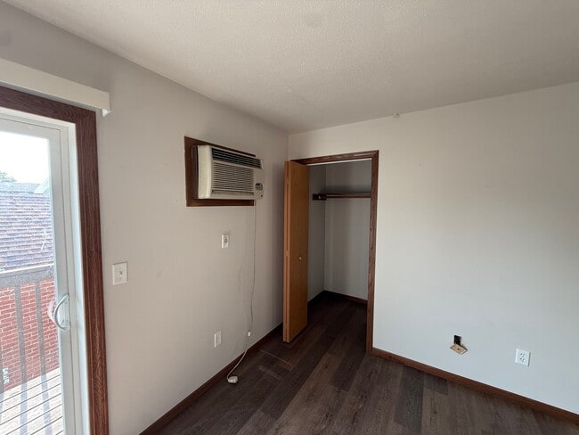Apt 3 - 1035 Green Bay St
