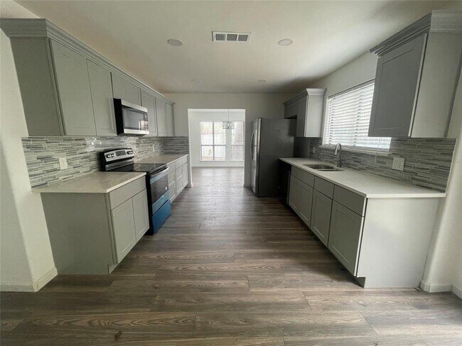 Building Photo - 3 Ridge Dr