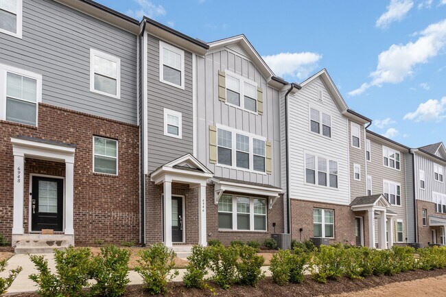 Foto del edificio - Breathtaking, Spacious Townhome in Parc at...
