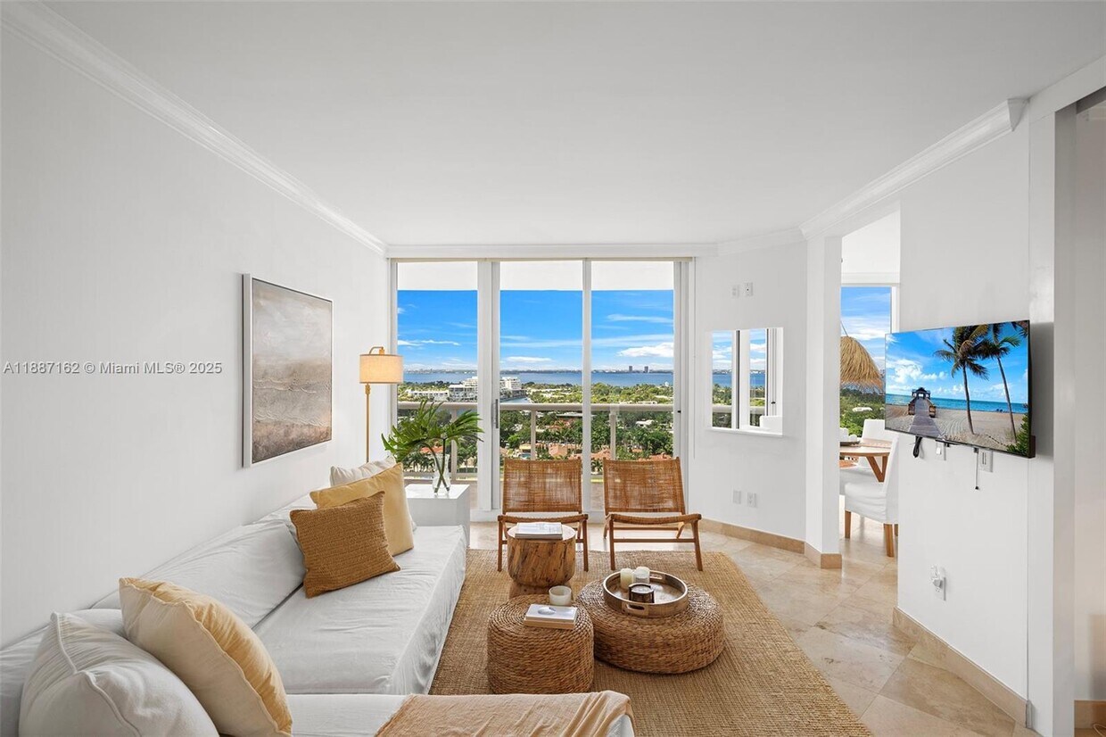 Primary Photo - 4779 Collins Ave