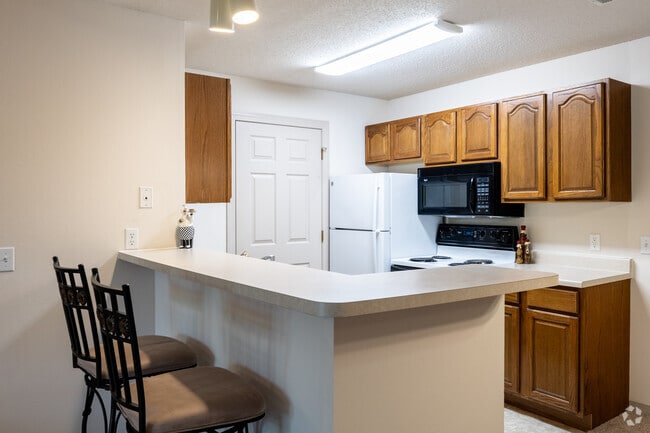 2BR, 2BA - 1,064SF - Kitchen - LEXINGTON ESTATES