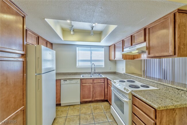 Foto del edificio - 7200 W Pirates Cove Rd