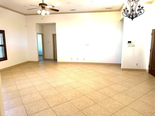 Building Photo - 2610 Vineyard Loop