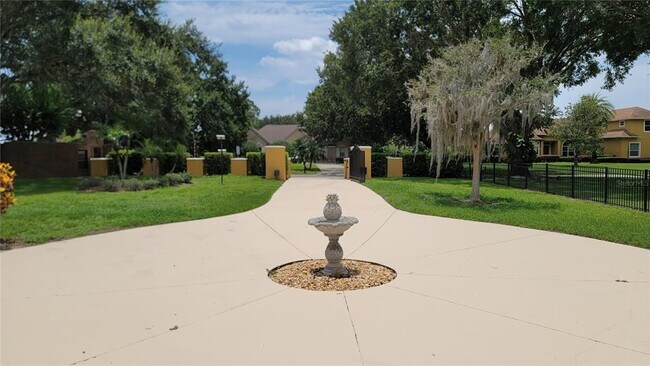 Foto del edificio - 13503 Lake Cawood Dr