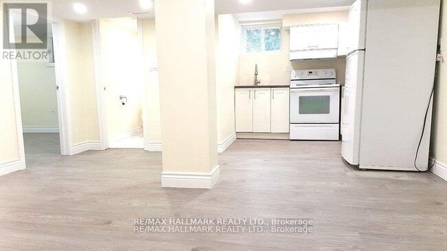 Photo du bâtiment - 9884 Bayview Ave