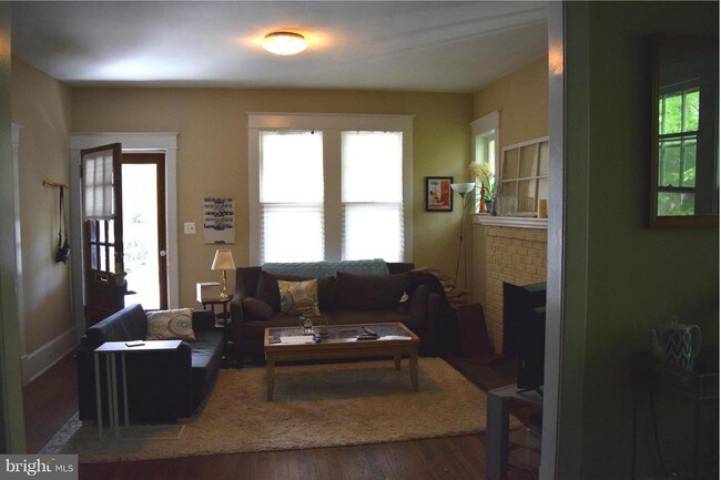 Building Photo - 517 N Kenmore St