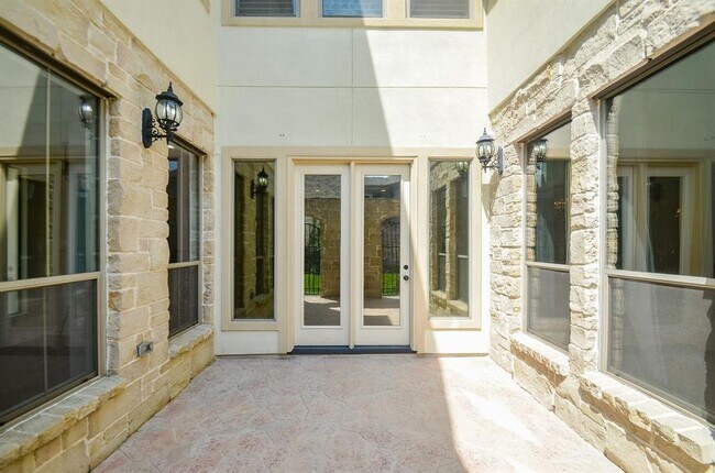 Building Photo - 42 N Knights Crossing Dr