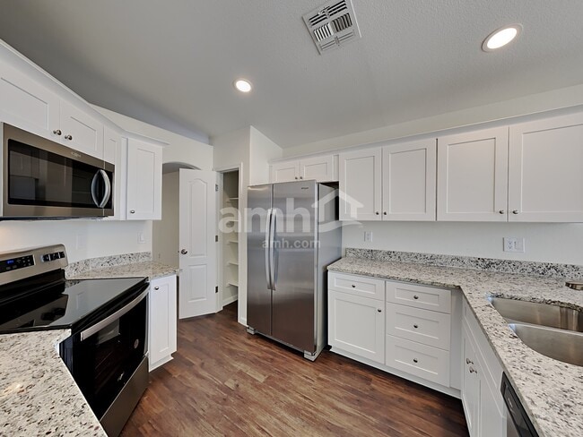 Building Photo - 2256 E Monona Dr