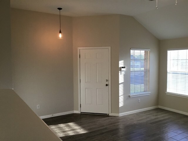 Building Photo - 790 Goldenrod Street