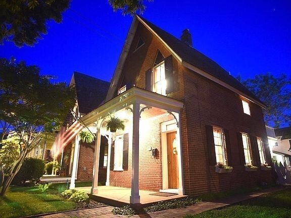 Building Photo - Beautiful Home
