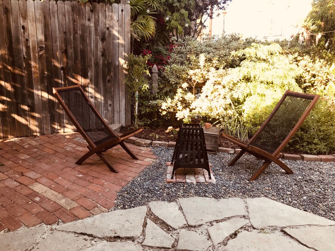 Backyard for relaxing - 2911 Sentney Ave