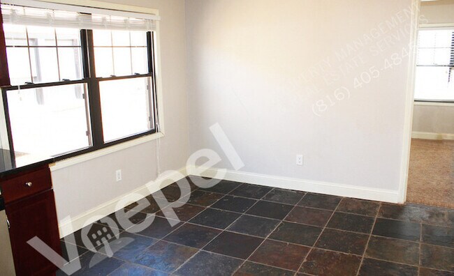 Building Photo - 2 Bed 1 Bath Plaza Condo