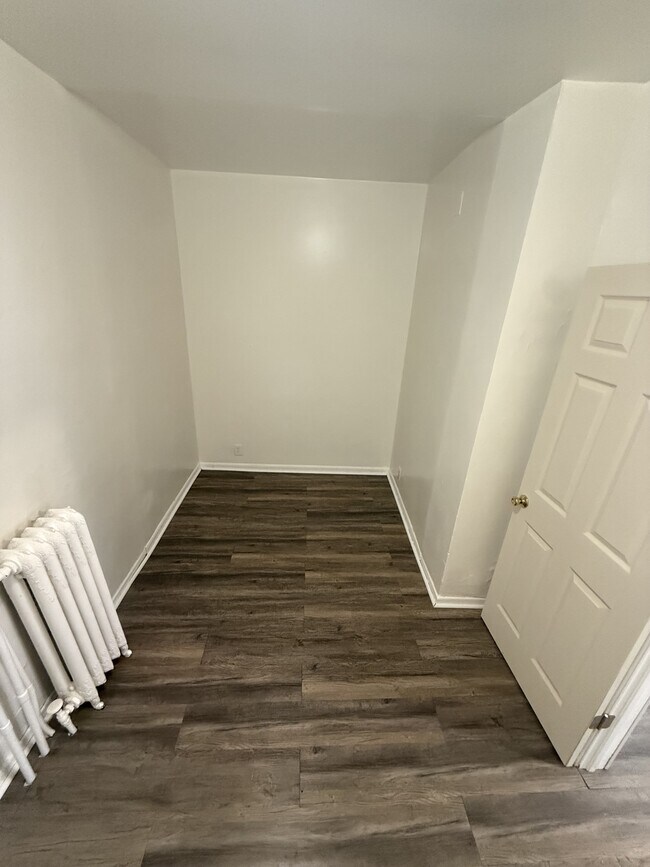 Foto del edificio - 546 Edmund Ave W