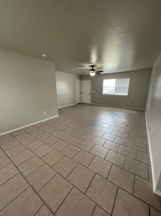 Foto del edificio - 1122 Oak Ln