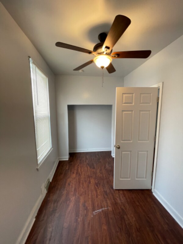 Building Photo - 1317 S 49th Ct