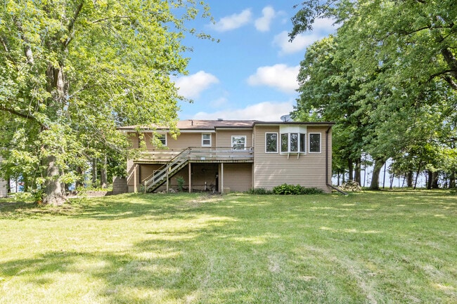 Building Photo - 18215 W Schweitzer Rd