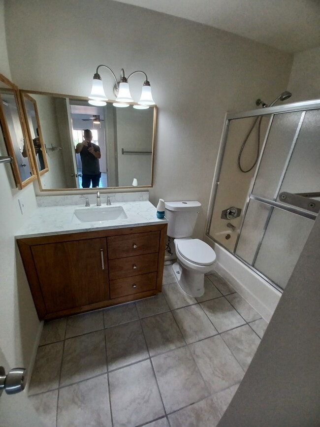 Photo - 540 N May Apartment