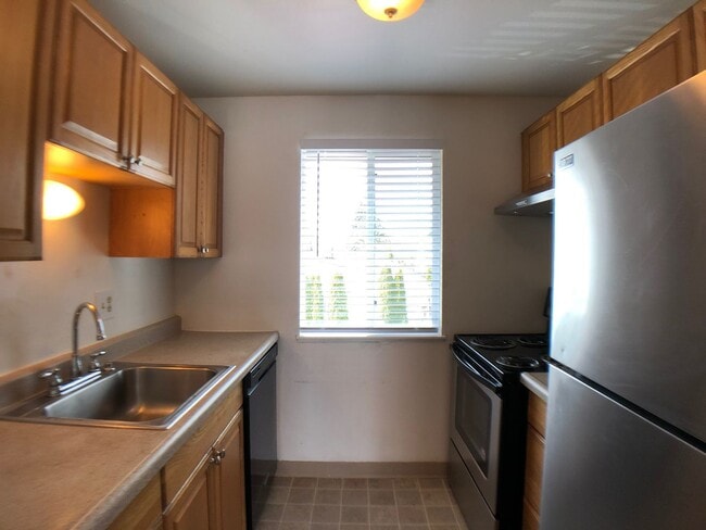 Photo - 3 bedroom/1 bath in SE! Apartment