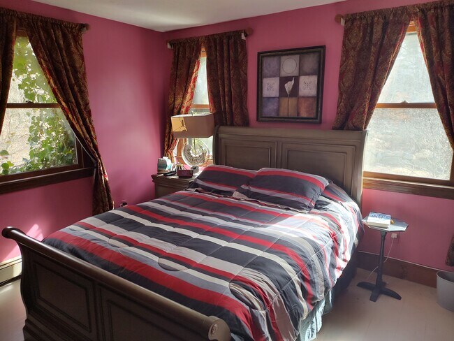 Building Photo - 299 Miller St