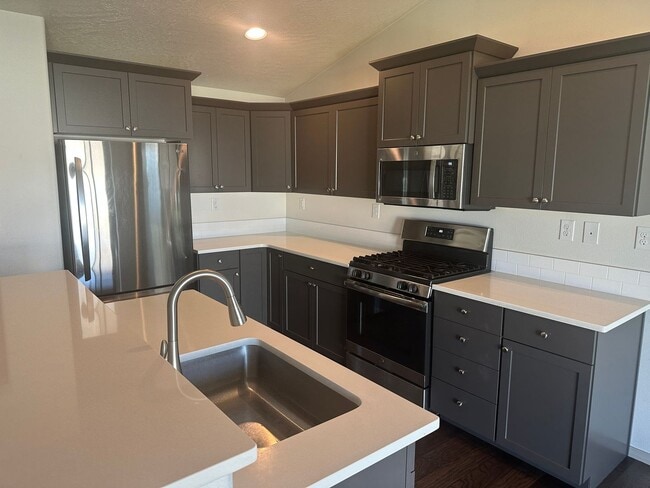 Building Photo - 617 W Brundage Way