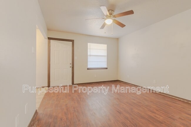 Building Photo - 516 N Ponca Ave