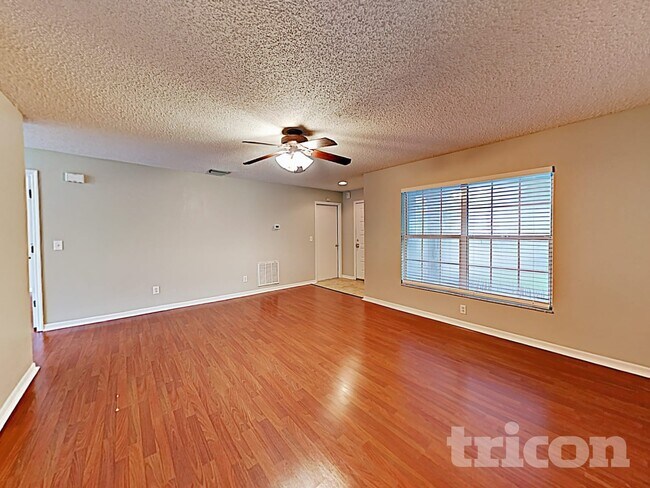 Building Photo - 914 Cape Cod Cir