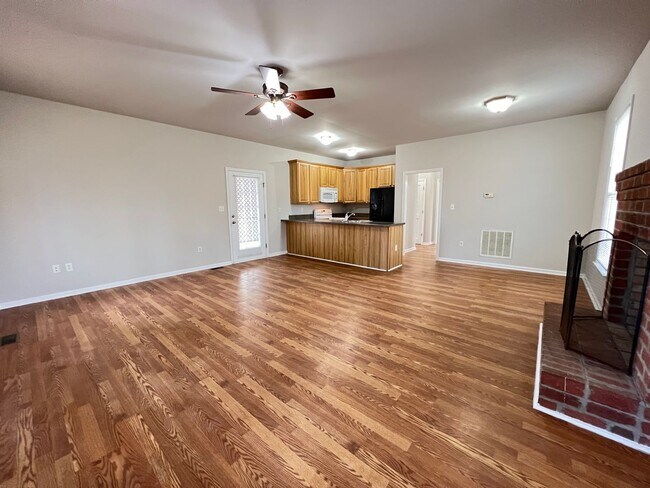 Foto del edificio - 121 Quail Springs Ct