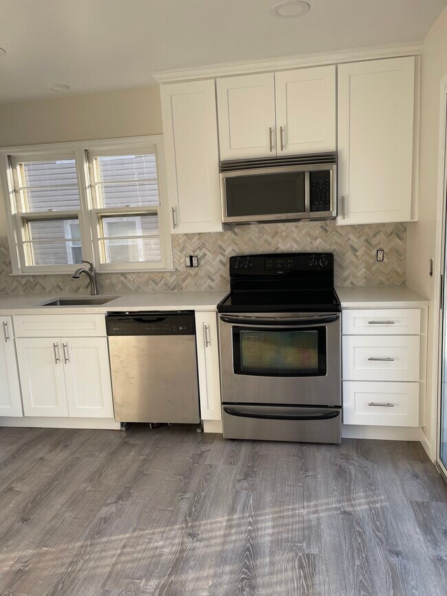 Building Photo - 37 Ridge Rd