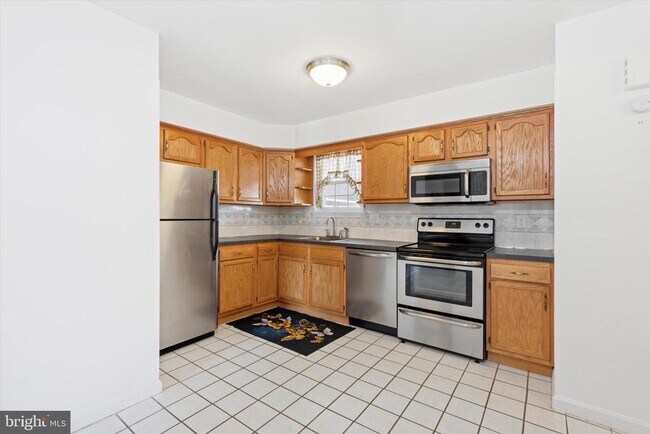 Foto del edificio - 525 Village Ln.