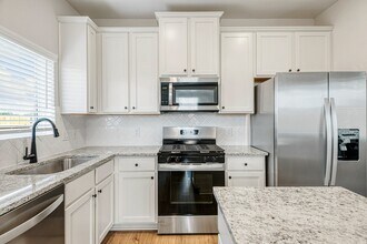 Building Photo - 15650 Honey Cv Dr