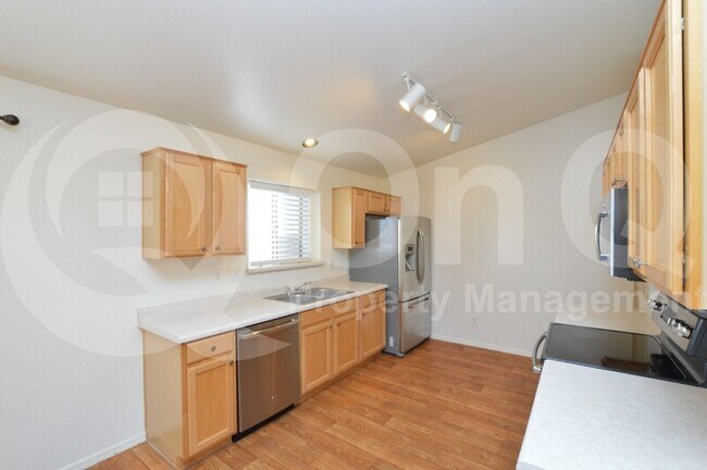 Building Photo - 2130 E Pinto Dr