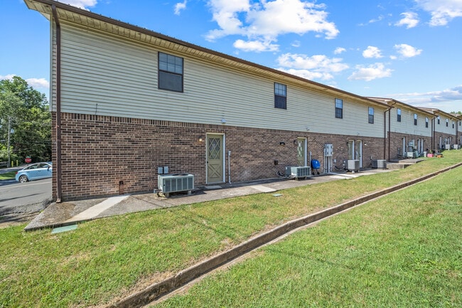 Building Photo - 1791 Lee Ave