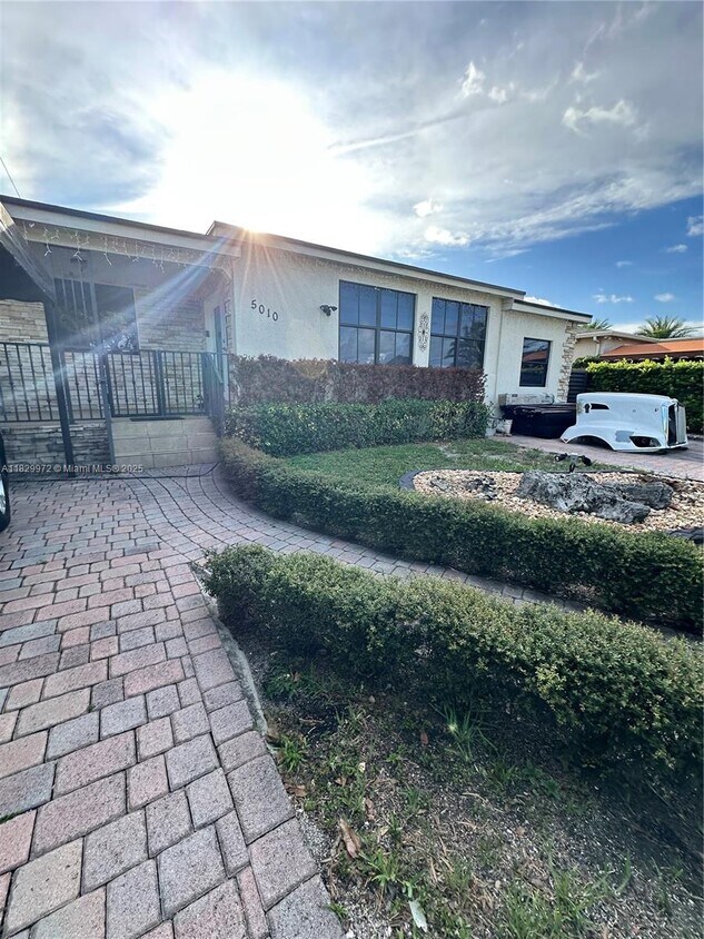 Foto principal - 5010 E 1st Ave
