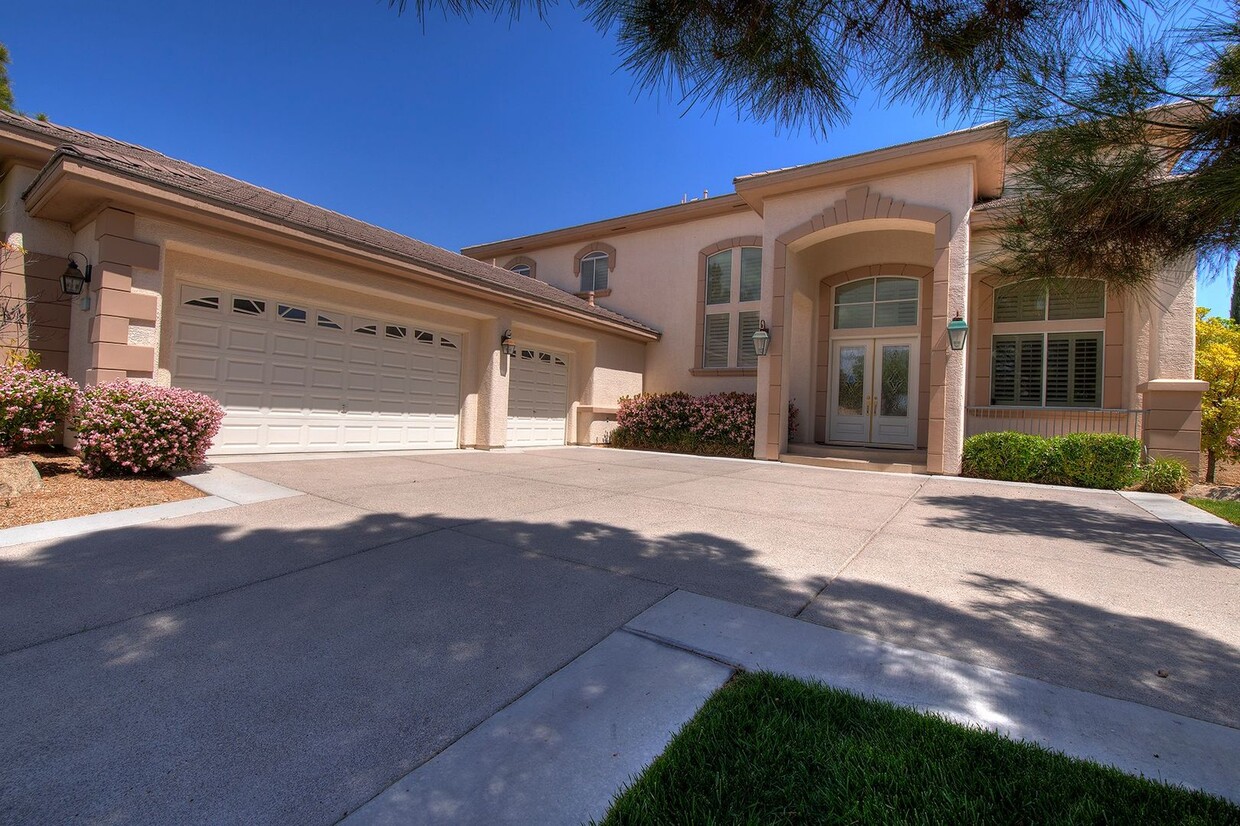 Primary Photo - 4 BEDROOM 4.5 BATH IN GUARD GATED COMMUNIT...