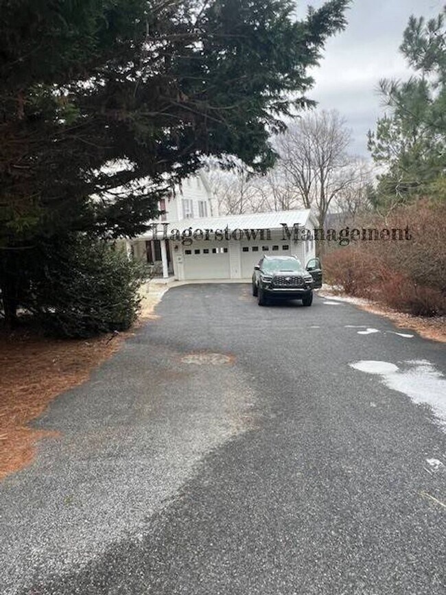 Building Photo - Beautiful Home in Blue Ridge Summit