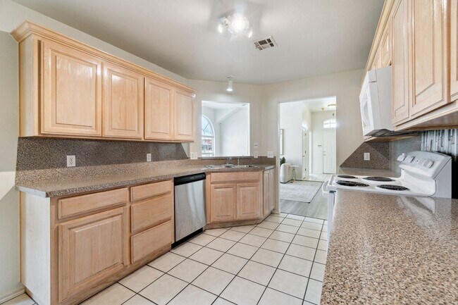 Building Photo - 4 Bedroom Home in Edmond