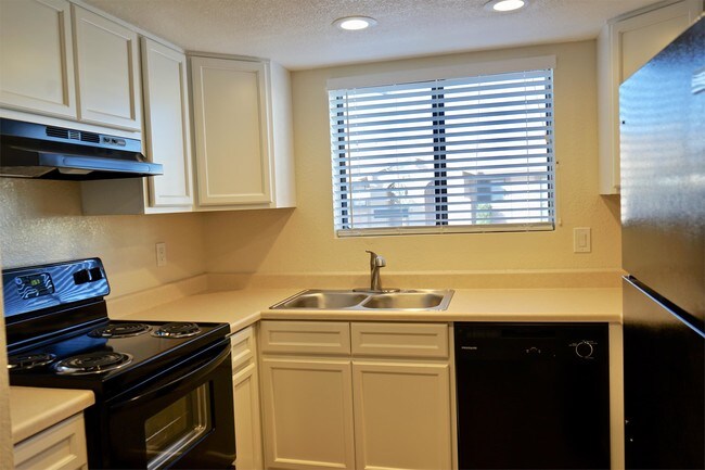 Foto del edificio - 2424 E Grandview Rd