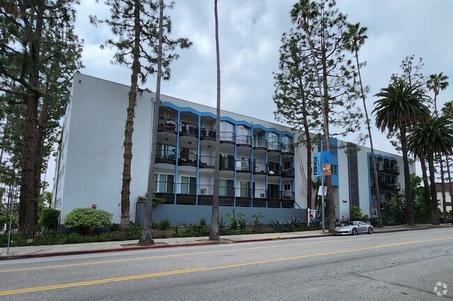 Building Photo - 7560 Hollywood Blvd
