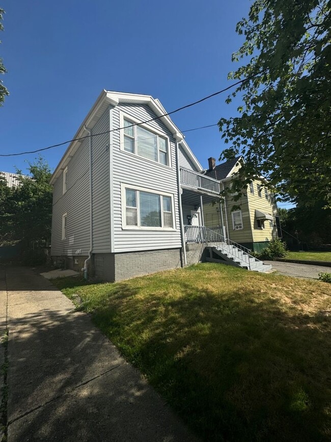 Building Photo - 15786 Mandalay Ave